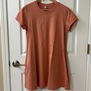 Uniqlo women’s t-shirt dress
